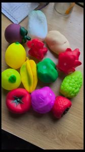 Đồ chơi hoa quả mềm dẻo hàng loại to bóp kêu chút chít vui tai cho bé giúp bé làm quen với các loại trái cây rau củ