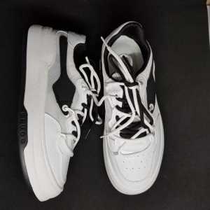 Sepatu Sneakers Olahraga Wanita 2023