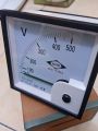 volt meter 96x96 500v merk KDE. 