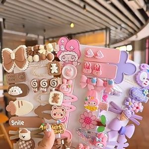 Nicedays🍒Jepit Rambut Beruang Stroberi Serbaguna Jepit Rambut Gadis Klip Rambut Kartun Poni Lucu