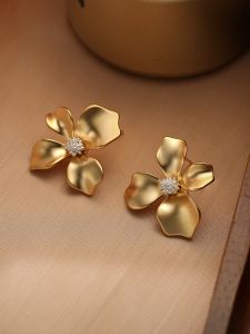 Simple Love ACC Private French Matte Gold Matte White Fancy Frosted Flower Silver Pin Earrings Female