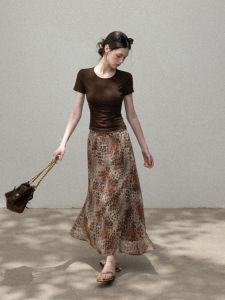 Cantonstory | Round Neck Straight Shoulder Short Sleeve French Brown T-Shirt