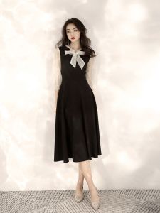 Elegant Black Evening Gown for Women Mid-Length U-Neck Long Sleeve Korean Style Floor-Length Dress Suitable for Various Occasions