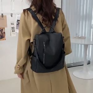 เครื่องมือกระเป๋าเป้สะพายหลังหนัง PU น้ำหนักเบา คลาสสิกพร้อมซิป สำหรับโรงเรียนและงานที่ ๆ