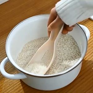 Sudu Basuh Beras New Kitchen Multifunctional Rice Washing Spoon Drainer Portable Filter Rice Washing 家用多功能洗米器淘米勺