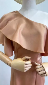 TT17919 เดรสยาวแต่งบายเฉียงไหล่ ผ่าแหวกหน้า