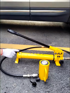 CP-700 Manual Hydraulic Hand Pump Tool Manual Hand Operated Hydraulic Oil Pump for Portable Split Hydraulic Clamp Crimping Tools