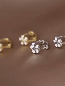 Fashionable Simple Korean Daisy Earrings Elegant Versatile Jewelry for Women Daily Wear Gift