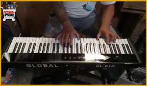 GLOBAL KEYBOARD GL 8TS 61 KEYS w/ Sustain Pedal TOUCH SCREEN PANEL / 3.5 mm HEADPHONE JACK INLET / 2 COLOR LIGHT CONDUCTION function / MIDI INPUT and OUTPUT / LEARNING APP function / SUSTAIN PEDAL BLUETOOTH compatible / METRONOME / SUSTAIN and VIBRATO