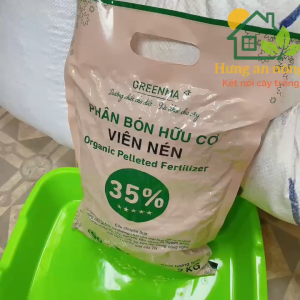 Túi 2kg phân bò hữu cơ viên nén Greenma 35% bổ sung dưỡng chất cho đất và giúp cây trồng phát triển khỏe mạnh.