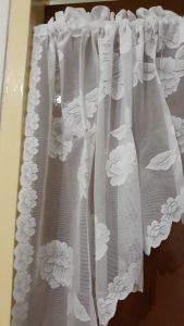 Kain gorden spanyol untuk atas jendela atau pintu warna broken white