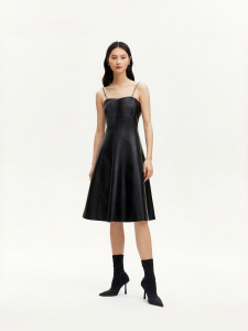 Vero Moda | Đầm Dây A-Line Giúp Thon Gọn Vòng Eo Chất Liệu PU