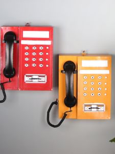 โมเดลโทรศัพท์ติดผนังสไตล์ย้อนยุค ตกแต่งกำแพง ร้านบาร์ ร้านกาแฟ วัสดุเหล็ก ตกแต่งสไตล์ย้อนยุค วัสดุสีเคลือบ