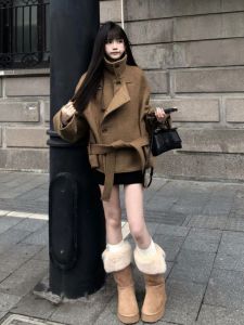 Stylish Short Woolen Coat Beautiful Stand Collar Fashionable Elegant Outerwear for Small Figures Autumn Winter Season
