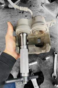 ตัวถอดคาลิปเปอร์เบรกรถยนต์ อีซูซุ1.9-รีโว่-วีโก้ อาจจะไปลงรุ่นอื่นๆอีก[ขยายได้30-35มิล]