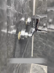 Vòi nước nóng lạnh nắp trang trí hình tròn tự dính hoàn hảo che phủ góc van tách nắp ẩn nắp bịt kín phụ kiện phòng tắm