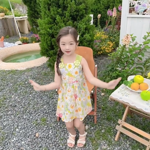 🌺👗 เดรสเด็กหญิงแขนกุดลายดอกไม้สีเขียว ซัมเมอร์ 2025 สดใสสไตล์วินเทจ 🌞