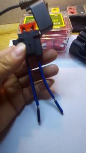 Hộp cầu chì có nắp đậy chống nước kèm cầu chì chân to từ 10a đến 30a dành cho ô tô xe máy