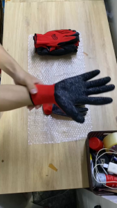Găng tay lao động màu đỏ găng tay chống trượt phủ cao su bao tay bảo hộ lao động chống mài mòn