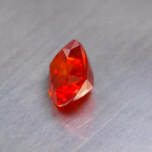 พลอยสฟาเรอไรต์สีส้ม 2.91 กะรัต ทรงเบาะจากสเปน