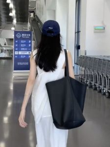 Urban Minimalist Commuter Leather Bucket Bag Womens Large Capacity Handbag Versatile Tote Bag New 2025 Lychee Pattern