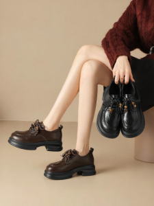 Josiny | Thick-soled Warm Loafer for Women in British Madder Style