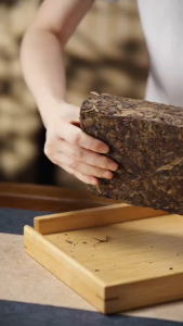 何香伏砖 肖鸿黑茶 MYG HeXiang Dark Tea 上品黑茶 2018（800g）