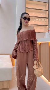 Cargo pants + Off shoulder pleated top [SET]