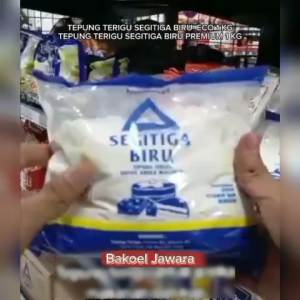 ( 1 PCS ) TEPUNG TERIGU BOGASARI SEGITIGA BIRU ECONOMIS 1000G 1 KG / PREMIUM 1KG 1000 G