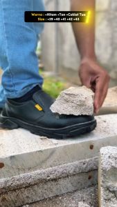 Sepatu Safety Pria Ujung Besi Bahan Kulit Jeruk Sudah Dijahit