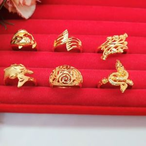 แหวนทอง คละแบบ เสริมบารมี ใส่ในชีวิตประจำวันได้ ชุบทอง งานสวย ใส่ได้ทุกโอกาส ทำจากทองเหลือง พร้อมส่ง