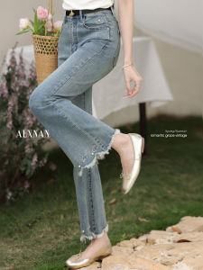 Quần Jeans Nữ Ống Loong Thêu Màu Xanh Lam Nhạt Dáng Slim