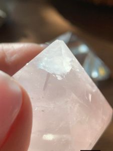 金字塔瑕➗金曜石，粉水晶，净体白水混合 effectt pyramid obsidian ，pink quartz ，clear quartz  黑曜石obsidian💰19.5 粉水晶 pink quartz💰12.2 净体白水晶 clear quartz  💰36.6  #天然水晶 #水晶金字塔 #水晶权杖 #马来西亚卖家 #一手货源