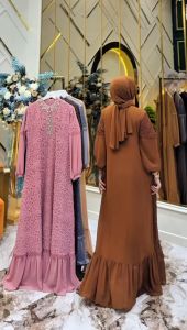 ZIFA FASHION // COD // AMIRA DRESS BY ASOPUROH // GAMIS SET PASHMINA BAHAN CRUTY MIX BRUKAT WOLL LD 110CM PB 140CM SIAP KIRIM // GAMIS FASHION WARNA BURGUNDY COKLAT MAHOGANDY TERBARU // GAMIS LEBARAN 2025 // *ST