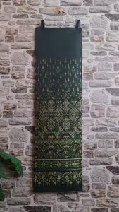 239.ผ้าไหมแกมฝ้าย ผ้าทอทั้งผืน ลายแพรวาฉัตรสวรรค์ สีเขียวหัวเป็ด