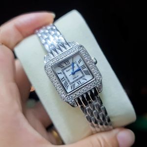 นาฬิกาผู้หญิง Royal Crown ( แท้100%) นาฬิกาประดับเพชรสีเงินหน้าปัดมุกสวยหรูระบบถ่านกันน้ำจัดส่งพร้อมกล่องครบมีบัตรับประกัน1ปี