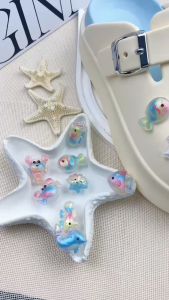 Bộ 14 Sticker Charm 3D chủ đề Cua hologram nhựa cứng gắn Dép Sục Cá Sấu MayTo JB-385