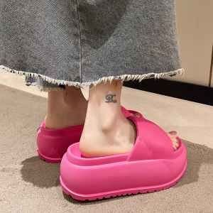 รองเท้าแตะส้นสูงพื้นหนา 8 ซม. สำหรับผู้หญิง ใส่กลางแจ้งในช่วงฤดูร้อน รองเท้าแตะชายหาดกันลื่น กันกลิ่น แฟชั่น รองเท้าแตะส้นสูงสำหรับใส่ไปชายหาด