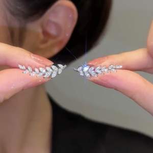 (Bebas beli 2 dapat bonus) H-Girl888 A33 Anting daun simple elegan wanita Korea titaniu