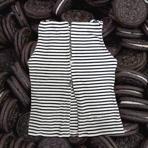 Sandtime • Jennie top เสื้อแขนกุด ซิปหน้า