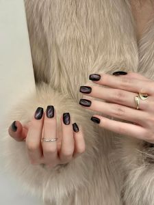 ติดเล็บ DIY ระดับไฮเอนด์ ติดเล็บทรงสั้น สีม่วง ทรงกลวง ชิ้นส่วนเล็บประดับคริสตัล ติดเล็บแบบสวม ติดเล็บตาแมว