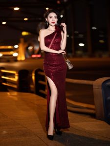 ชุดราตรีผู้หญิงสีแดงวินเทจ ชุดแต่งงาน ชุดราตรียาว ชุดแต่งงาน ชุดราตรี ชุดเดรสยาว ชุดราตรี ชุดแต่งงาน ชุดราตรี