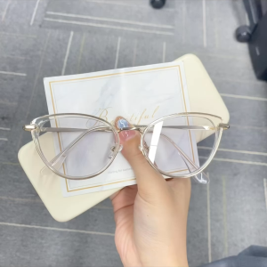 Fashion Cat Eye Photochromic Glasses Anti Blue Light Eyeglass White Frame For Woman Replaceable Lens Cermin Mata