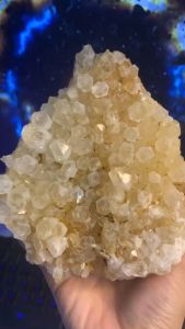 mảnh đá thạch anh Citrine lấp lánh phong thủy năng lượng kèm đế mã 6a