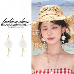 Exquisite 925 Silver Needle Pearl Shell Earrings Simple Elegant Design Fashionable Minimalist Cold Luxury Ear Jewelry