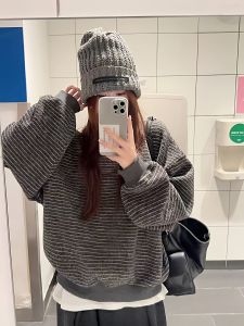 เสื้อสเวตเตอร์คอปกกลมแขนยาวลายทางสไตล์ย้อนยุคแบบอเมริกันสำหรับผู้หญิง ทรงหลวม ทรงหลวม ทรงลำลอง เสื้อผ้าทำงานฤดูใบไม้ร่วง ใหม่ล่าสุด