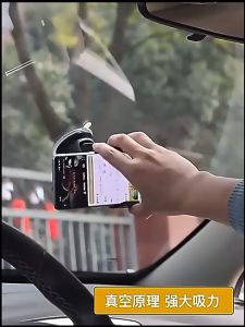 Giá đỡ điện thoại hít trên ô tô chắc chắn thích hợp gắn nhiều vị trí kẹp điện thoại ô tô