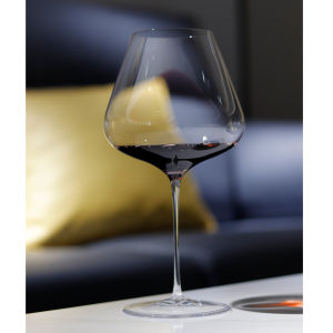 Handmade Crystal Glass Burgundy Wine Glasses Thin Long Stem Light Weight Customizable Design European Style Wine Cups for Dining