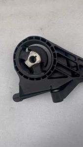 Chân máy két nước Daewoo Lacetti CDX. Chân máy trước Lacetti nhập 1.8 số tự động.