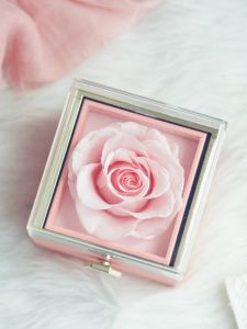 Automatic One-Click Flip Ring Box Bear Cake Eternal Flowers Proposal Wedding Birthday Valentines Day Jewelry Storage Box